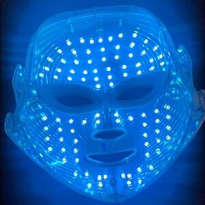 NWT LED Light Therapy Mask